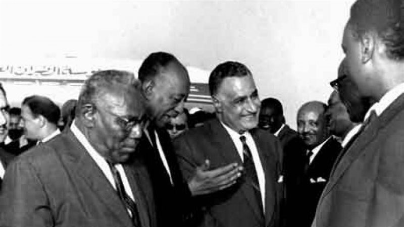 عبد الناصر مع رموز