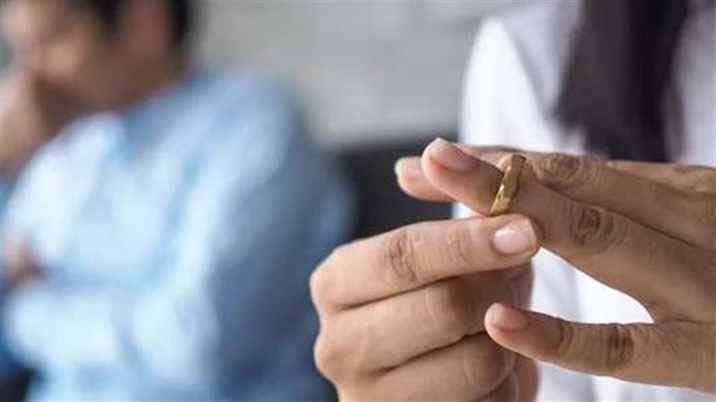 ربة منزل ترفع دعوي