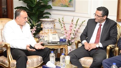 محافظ أسيوط يستقبل وفد الصحفيين برئاسة خالد البلشي