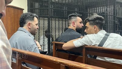 وصول المطرب شيكو لمؤازرة سعد الصغير أثناء محاكمته بتهمة تعاطي المخدرات (صور)