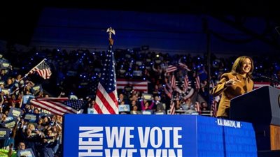 أنصارها عاملوه معاملة كفار قريش، شاهد ماذا حدث لمؤيد لفلسطين قاطع خطاب هاريس