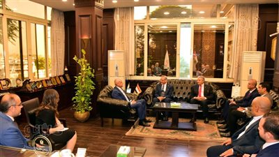 محافظ الأقصر يستقبل رئيس هيئة الرقابة النووية ومدير صندوق مكتبات مصر (صور)