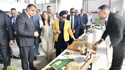 وزيرا الإنتاج الحربي والبيئة يفتتحان مصنع تدوير ألياف الموز لإنتاج عبوات كرتونية 