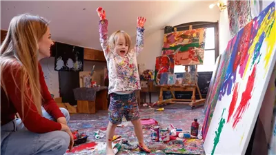 بيكاسو الصغير، طفل ألماني عمره ٣ سنوات يصبح نجما في عالم الفن 