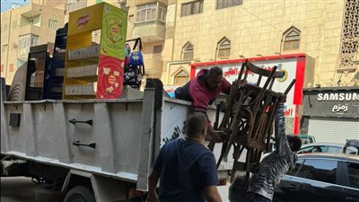 محافظة الجيزة تزيل 57 كشكًا وفاترينة خلال حملات بامبابة (صور)