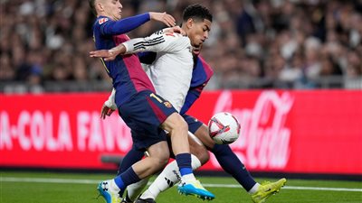 الحكام الإسبان يدعمون طاقم مباراة الكلاسيكو بعد هجوم ريال مدريد