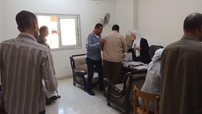 العوضي يفاجئ المركز التكنولوجي ويتابع أعمال النظافة بشوارع الحسينية بالشرقية