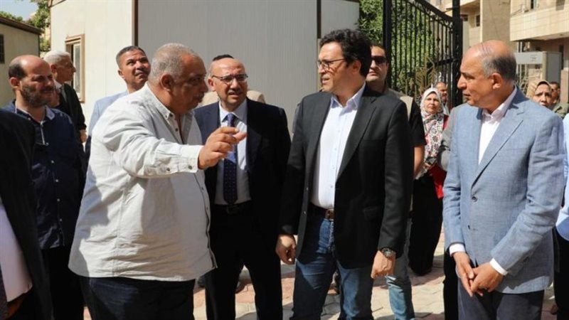محافظ المنيا يستقبل