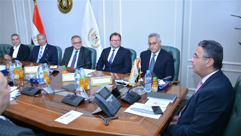 وزير التموين خلال