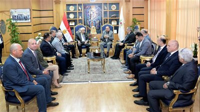 رئيس جامعة المنصورة يستقبل وفد قطاع التربية الرياضية بالمجلس الأعلى للجامعات