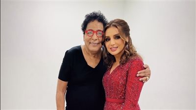 أنغام توجه رسالة لـ محمد منير: بتشرف بوجودي جنبك والغناء معاك يا حبيب قلب المصريين
