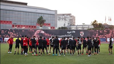 استعدادات الأهلي لكلاسيكو العرب أمام العين، تفاصيل مران الفريق، نجم الدفاع يغيب عن المباراة بفرمان طبي، نرصد تاريخ مواجهات الأحمر مع أندية الإمارات