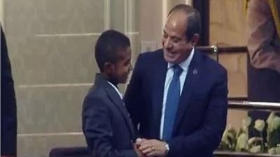 الطفل أنس: قلت للرئيس السيسي عايز ألعب في الأهلي قالي من عينيا