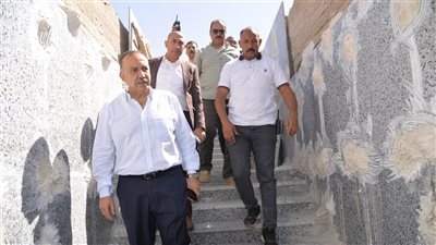 محافظ أسيوط يتفقد إنشاء جسر معدني أعلى نفق مشاة المعلمين- نزلة عبد اللاه