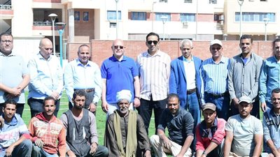 جامعة سوهاج تشارك في زراعة 750 متر نجيل بكلية الهندسة