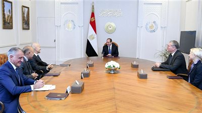 السيسي يستقبل رئيس «إيني» الإيطالية ويؤكد الحرص على التطوير المستمر لمناخ الاستثمار في البلاد