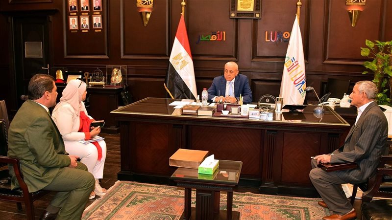 محافظ الأقصر يستقبل