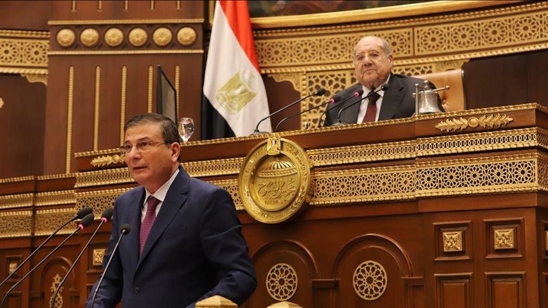 وزير الزراعة أمام