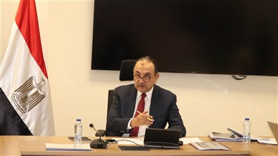 وزير قطاع الأعمال العام يتابع تنفيذ المشروعات الفندقية والسياحية والتجارية