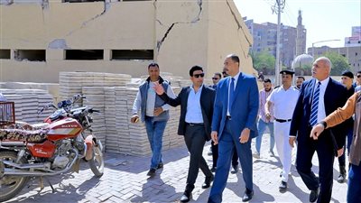 محافظ سوهاج يتفقد أعمال إزالة سينما أوبرا لإنشاء مشروع استثماري 