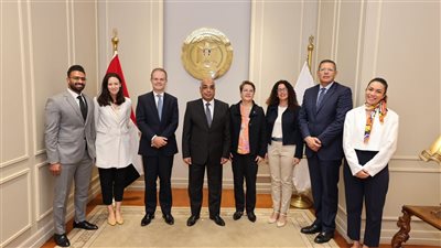 وزير العدل يستقبل السفير البريطاني وممثل الأمم المتحدة لمكافحة المخدرات والجريمة