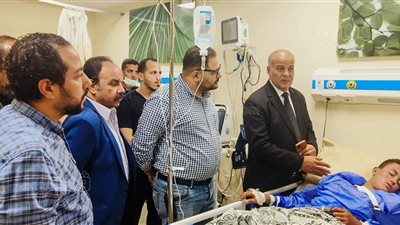 مدير تعليم بورسعيد يتفقد مصابي حادث طريق الشادر بمستشفى 30 يونيو (صور)