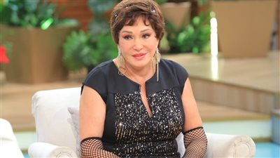 لبلبة تستعيد الذكريات مع أبطال فيلم 