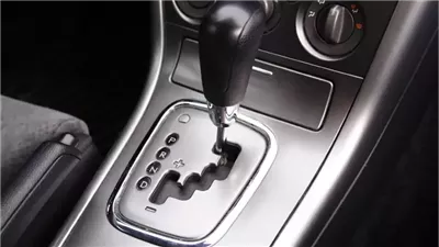 لإطالة عمر محرك السيارة، متى يجب تغيير زيت ناقل الحركة؟