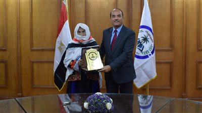 رئيس جامعة العريش يطلق اسم المجاهدة فرحانة حسين على قاعة مجلس الجامعة