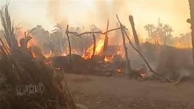 النار وصلت السماء، اندلاع حريق في أحواش مواشي بجنوب الأقصر (صور)