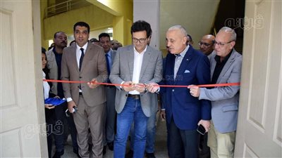 وزير الثقافة يفتتح معرض الصور الفوتوغرافية والحرف اليدوية في الأقصر (صور)