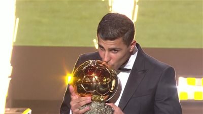 رودري يحصد الكرة الذهبية كأفضل لاعب في العالم 2024