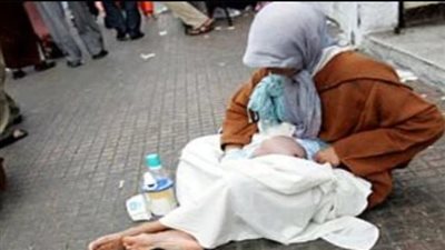 امرأة تثير الذعر في المنيب بأكلها قططا وكلابا أمام الأهالي وتحرك عاجل من الأمن والحي