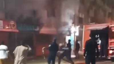 حريق هائل يلتهم محتويات محل بقالة في طهطا بسوهاج (صور)