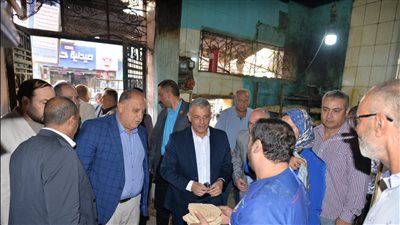 محافظ الإسماعيلية يتفقد مخابز التل الكبير ويستمع لمطالب المواطنين (صور) 