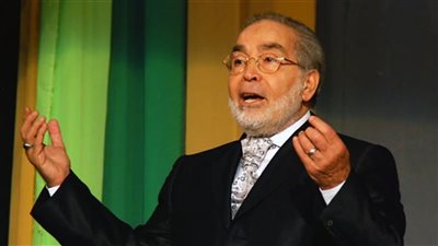 أول تعليق من عمر حسن يوسف بعد وفاة والده 