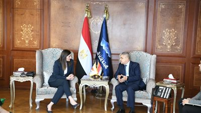 الفريق أسامة ربيع يبحث مع وزيرة الشحن القبرصي التعاون الثنائي (صور) 