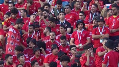 جماهير الأهلي تملأ مدرجات ستاد القاهرة وحضور لبعض مشجعي العين (فيديو)