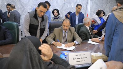 محافظ سوهاج يستمع لمطالب المواطنين خلال اللقاء الجماهيري