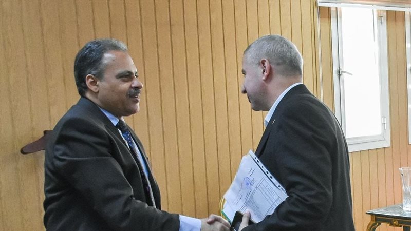 محافظ الشرقية يلتقي
