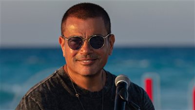 بـ عد تنازلي، عمرو دياب يثير تساؤلات الجمهور من جديد (فيديو)