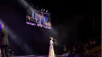 أصالة تغني بالخليجي خلال حفلها بعمان (فيديو)