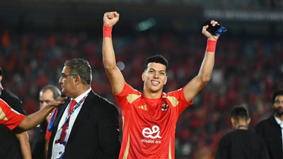 غرائب الكرة المصرية، الأهلي وبيراميدز يحتفلان بالتتويج بلقب الدوري 