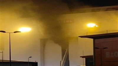 حريق ضخم في شركة تصنع غواصات نووية ببريطانيا (فيديو)