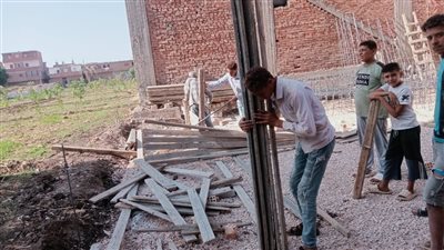 إيقاف أعمال مبنى مخالف في حملة مكبرة بقنا