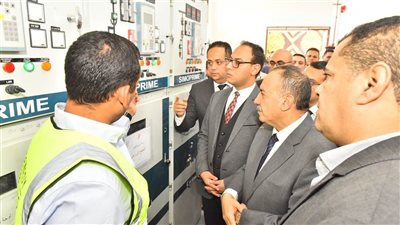 محافظ أسيوط يشهد التشغيل التجريبي للوحة توزيع كهرباء العتامنة (صور) 