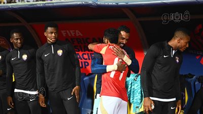 شاهد، ماذا فعل حسين الشحات مع بدلاء فريق العين الإماراتي؟