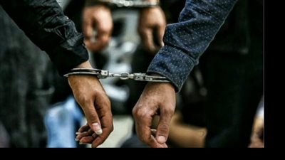 مظروف بداخله 5 قطع حشيش وسلاح أبيض، المضبوطات المحرزة مع نجل داعية شهير