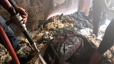 3 سيارات للسيطرة على حريق بعقار بشبرا الخيمة (صور) 