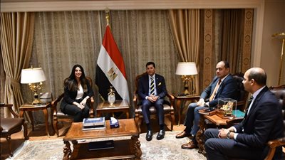 بعد أزمة مشاركتها في الأولمبياد وهي حامل، وزير الرياضة يلتقي ندى حافظ لاعبة السلاح